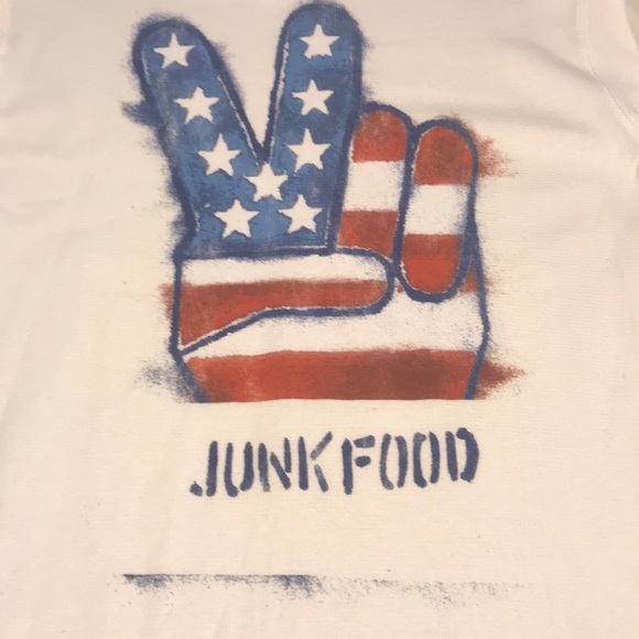 Junk Food Vintage Peace Finger Flag NEW - Picture 2 of 4